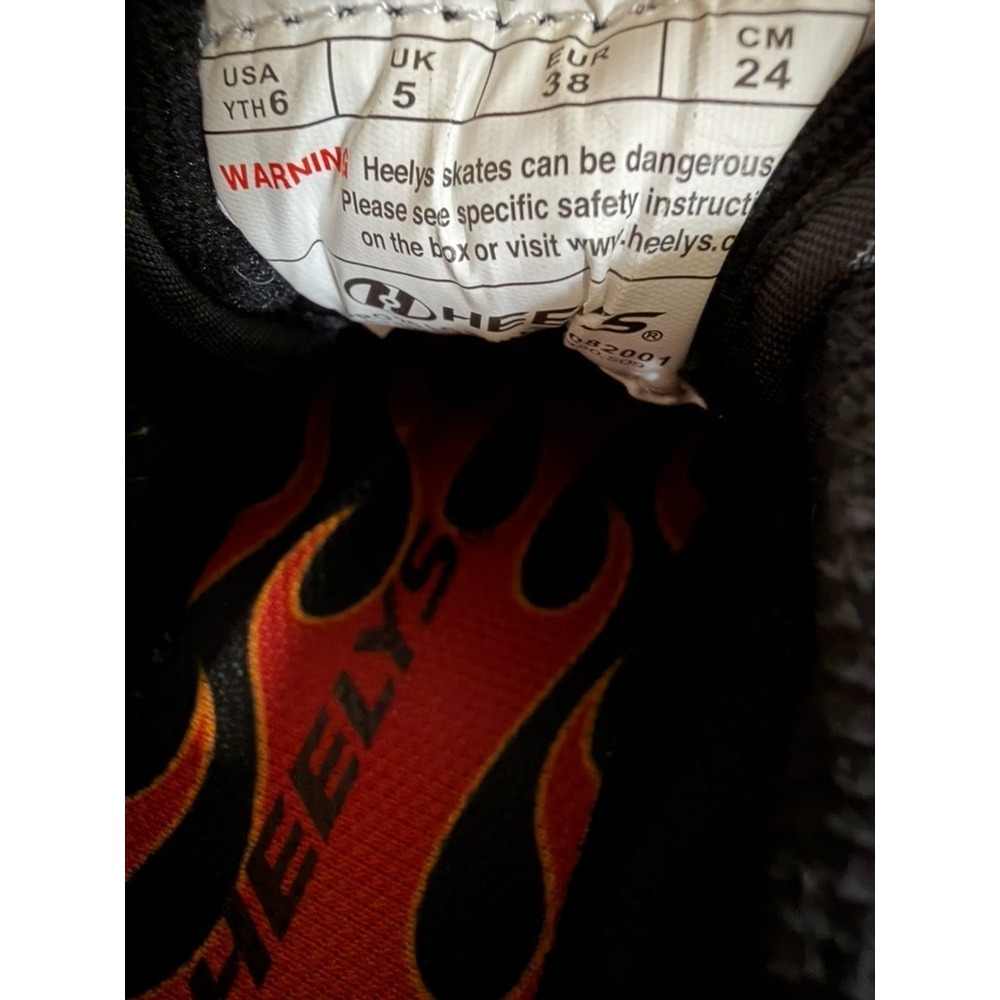 Heelys Pro 20 Black Red Flames Youth 6 Women's 7‎ w/ Box 1 Wheel - Picture 9 of 9